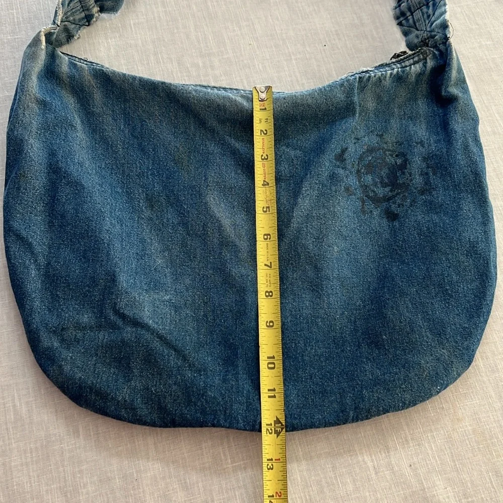 🌞 Blue denim zip up distressed hobo bag large spacious floral lined inside